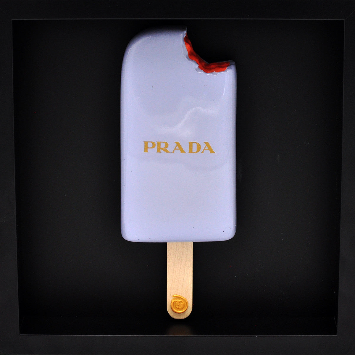 Prada, rode bite (in frame)